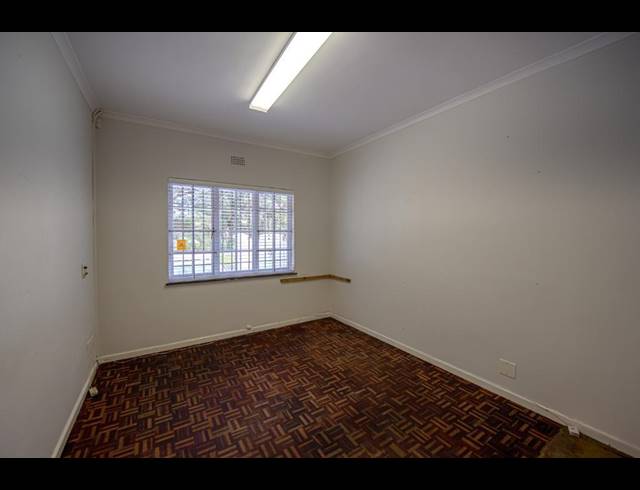 280M² OFFICE FOR SALE IN WETTON